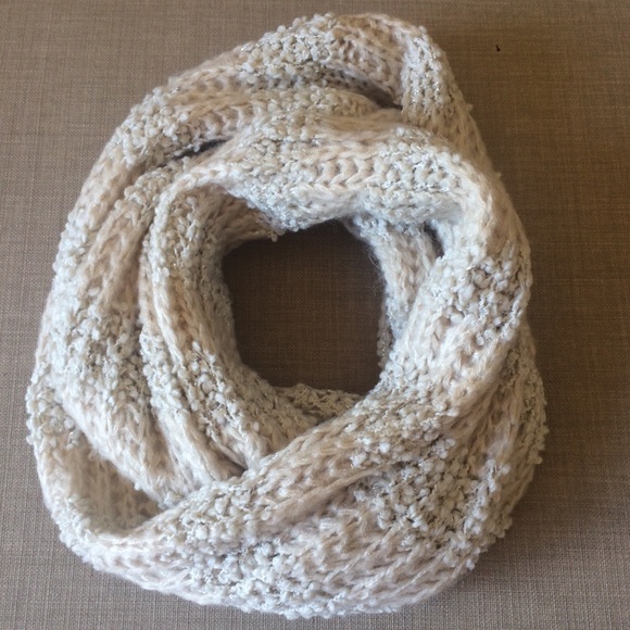 Double Loop Scarf - Picture 3 of 8